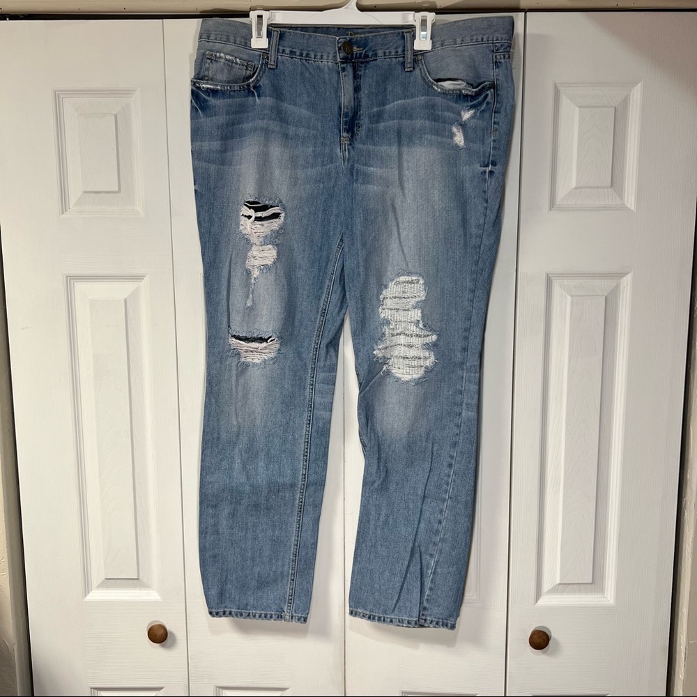 Decree Boyfriend distressed jeans size 17